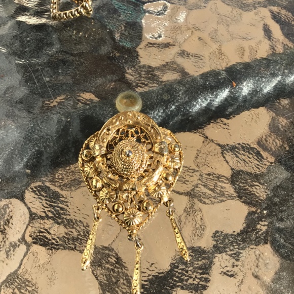 Two Gold Heart Brooches - Picture 4 of 6